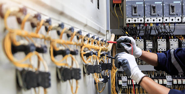 Professional Electrician technician working in Largo, FL